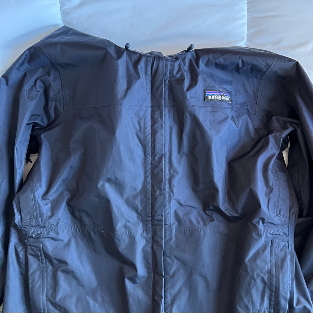 Patagonia women’s torrentshell 3L Jacket- navy blue